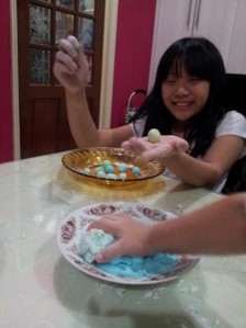 All rules broke loose! Pumpkin Mei-Mei was happy to have traditional chinese delicacy tang yuen in weird colours combo as supper!